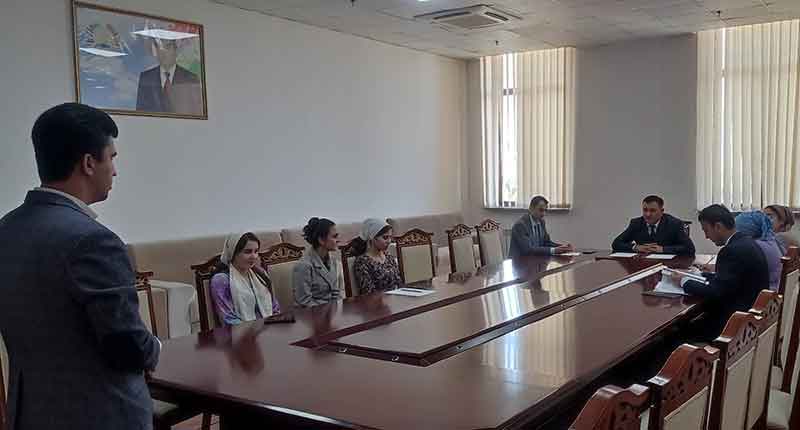 Фурӯғи-субҳи-доноӣ-китоб-аст