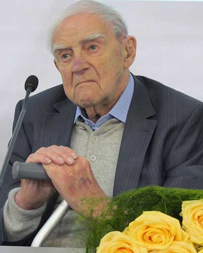 Даниил-Александрович-Гранин