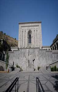 Матенадаран - хранилище древних рукописей и бесценная сокровищница Армении