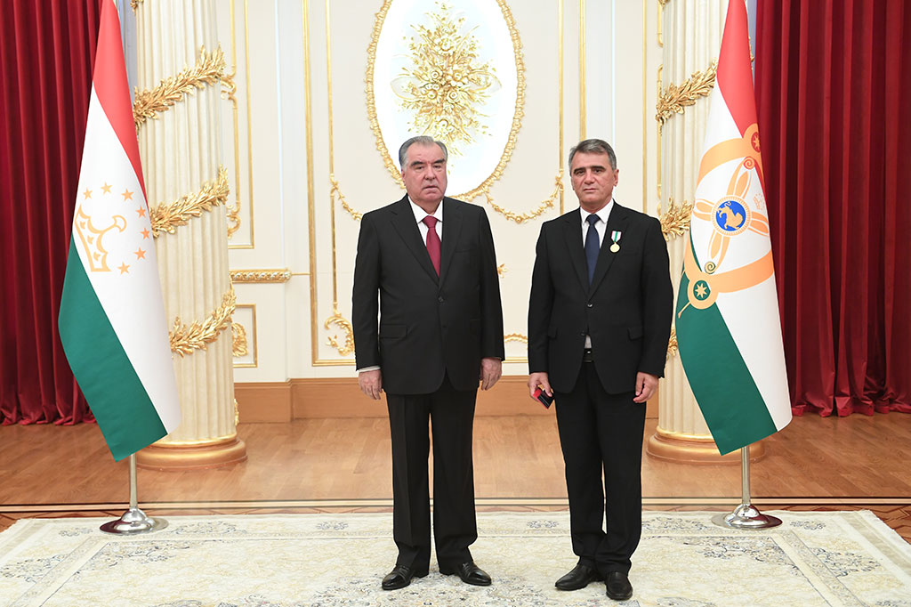 Эмомали Рахмон ва Ҷумахона Файзализода