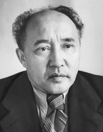 Мухтор Авезов