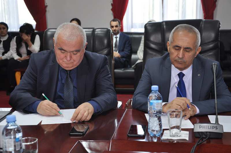 Мизи гирд дар Китобхонаи миллӣ