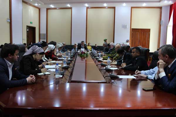 Ҳеч кас ва ҳеч чиз