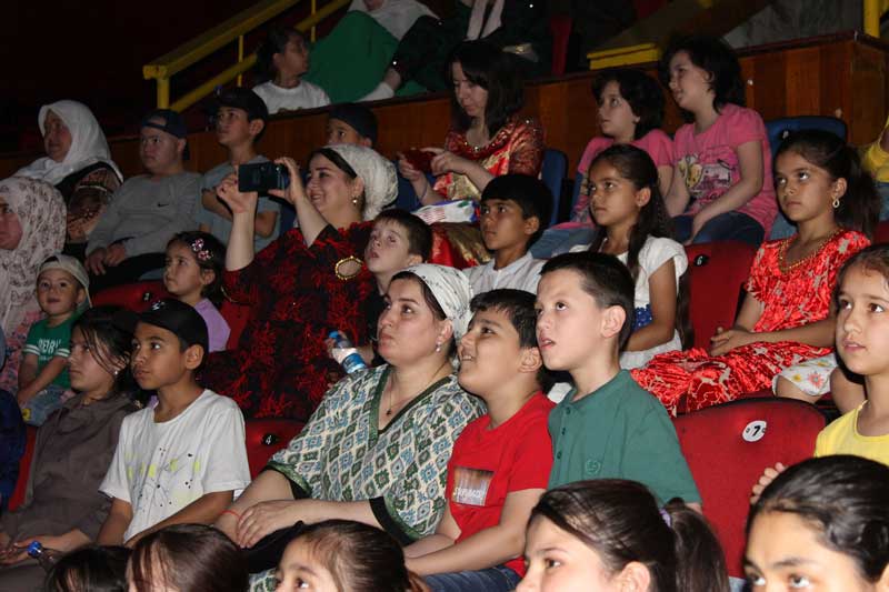 Як-рӯзи-рангину-зебои-кӯдакон