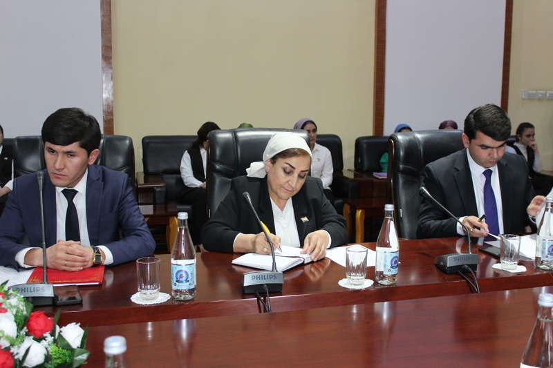 Китобхонаи миллӣ мизи гирд