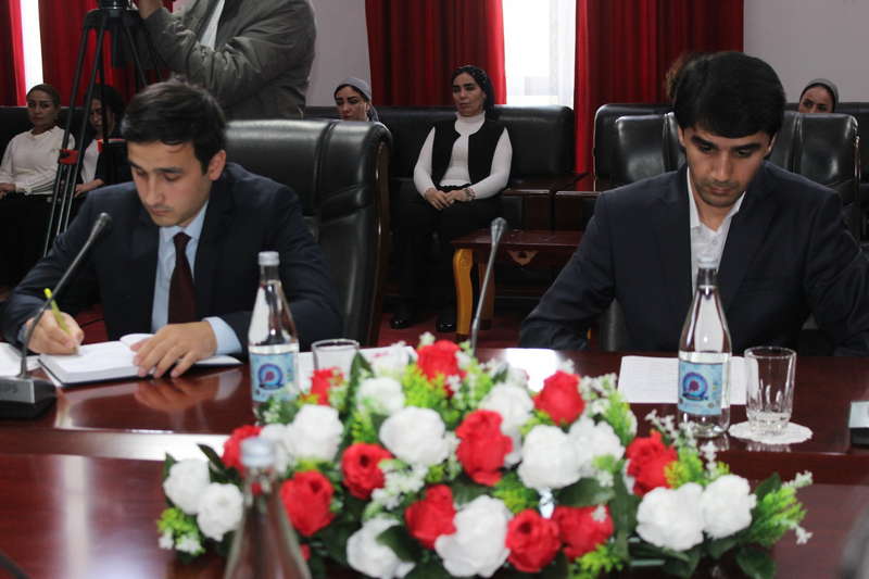 Китобхонаи миллӣ мизи гирд