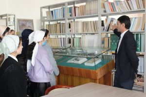 донишҷӯёни Коллеҷи омӯзгори