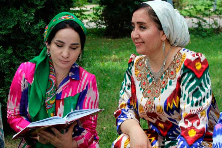 Занон дар меҳвари Паём