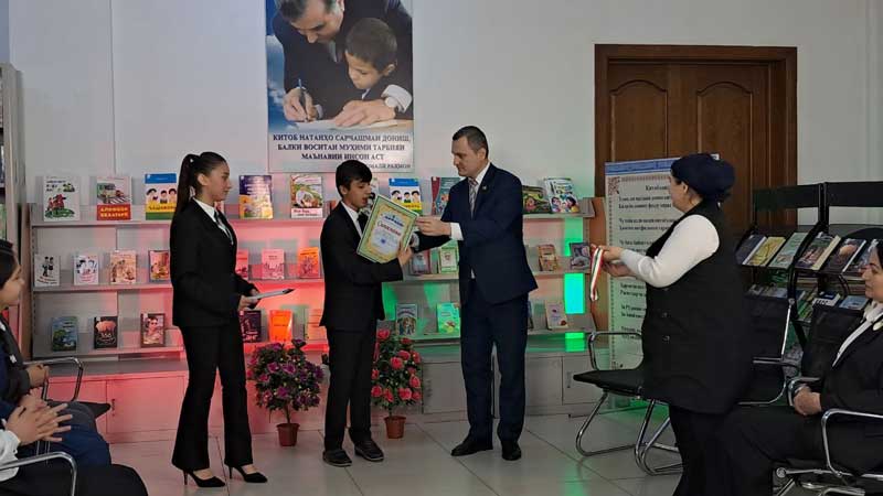 Китобхони беҳтарини моҳ