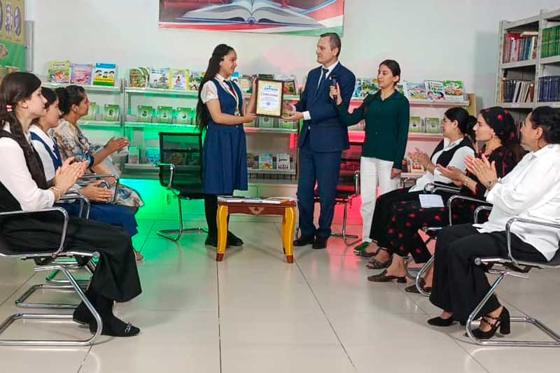 Китобхони беҳтарини моҳ