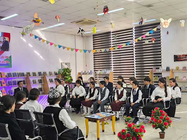 Дар суҳбати адиб