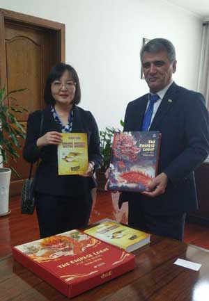 Жоу Ҳусин ва Ҷумахон Файзализода