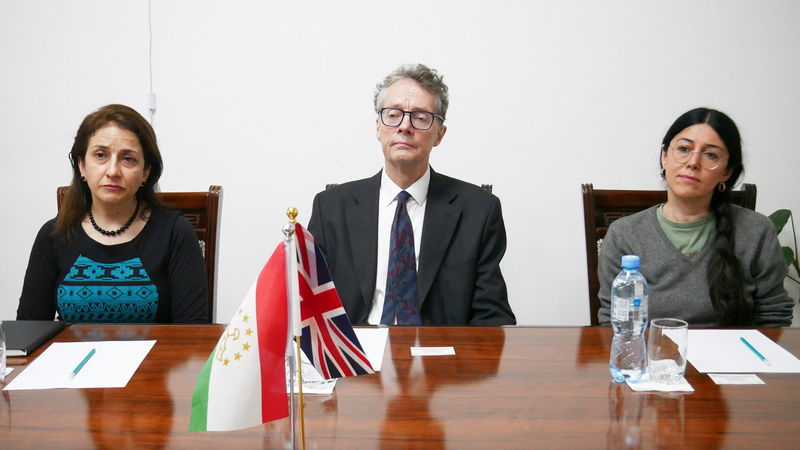 намояндагон аз Донишгоҳи Оксфорд